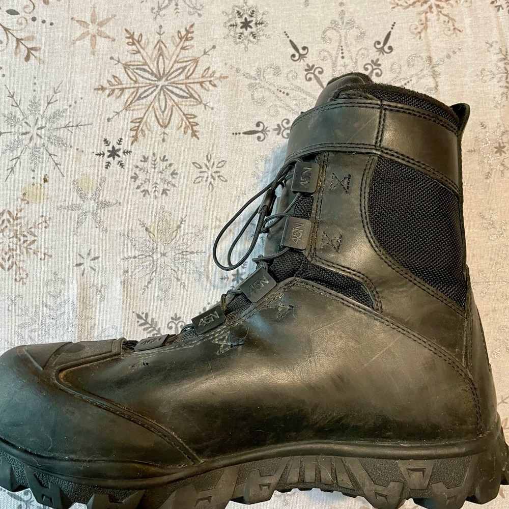 Black and Gold Men's Boots - Picture 2 of 5